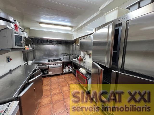 4 bedroom Commercial for sale in Figueres - € 126,000 (Ref: 9691570)