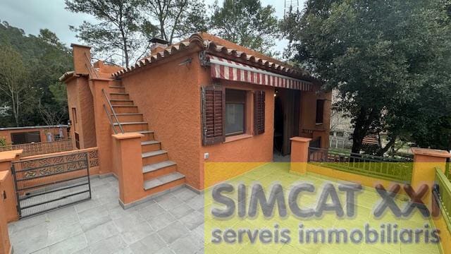 3 bedroom Flat for rent in Albanya - € 700 (Ref: 9702402)