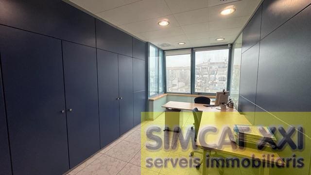 6 bedroom Commercial for sale in Empuriabrava with garage - € 289,000 (Ref: 9712417)