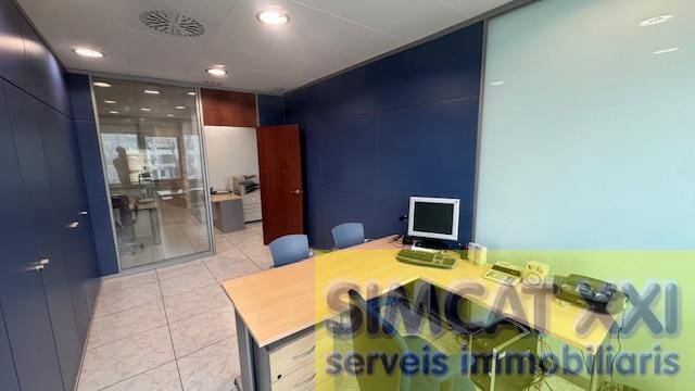 6 bedroom Commercial for sale in Empuriabrava with garage - € 289,000 (Ref: 9712417)