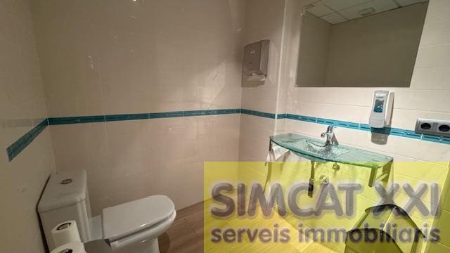 6 bedroom Commercial for sale in Empuriabrava with garage - € 289,000 (Ref: 9712417)