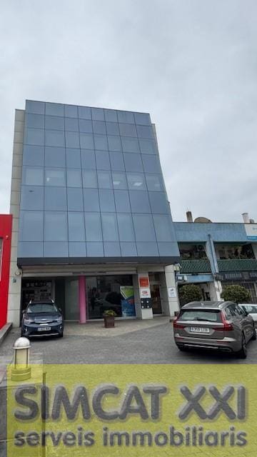 6 bedroom Commercial for sale in Empuriabrava with garage - € 289,000 (Ref: 9712417)