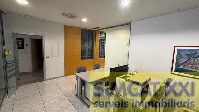 6 bedroom Commercial for sale in Empuriabrava with garage - € 289,000 (Ref: 9712417)