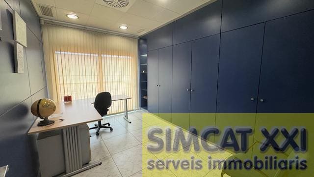 6 bedroom Commercial for sale in Empuriabrava with garage - € 289,000 (Ref: 9712417)