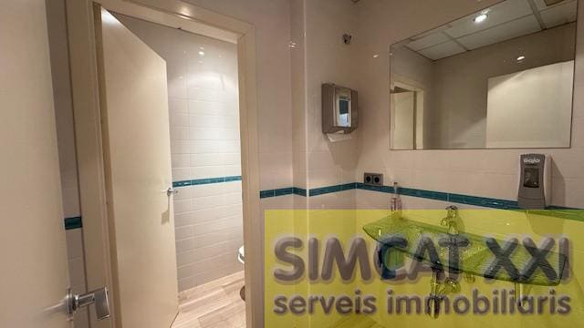 6 bedroom Commercial for sale in Empuriabrava with garage - € 289,000 (Ref: 9712417)