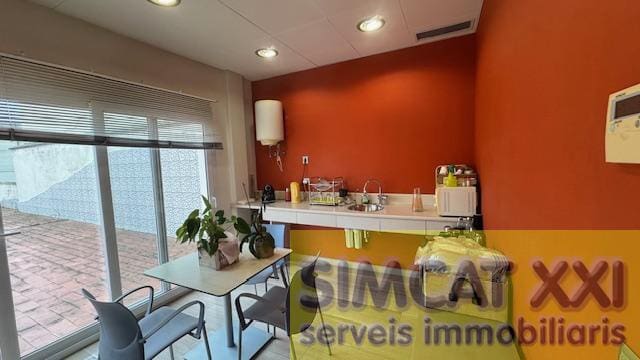 6 bedroom Commercial for sale in Empuriabrava with garage - € 289,000 (Ref: 9712417)