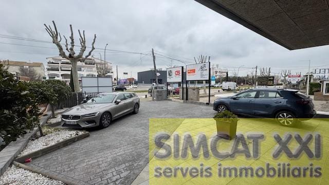 6 bedroom Commercial for sale in Empuriabrava with garage - € 289,000 (Ref: 9712417)