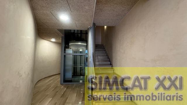 6 bedroom Commercial for sale in Empuriabrava with garage - € 289,000 (Ref: 9712417)