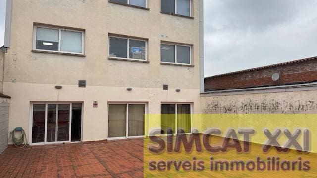 6 bedroom Commercial for sale in Empuriabrava with garage - € 289,000 (Ref: 9712417)