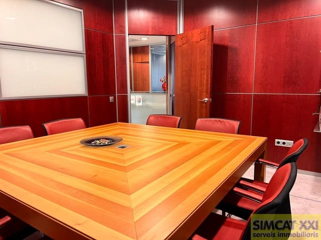 6 chambre Local Commercial à vendre à Empuriabrava, Castelló d'Empúries avec garage - 289 000 € (Ref: 9712417)