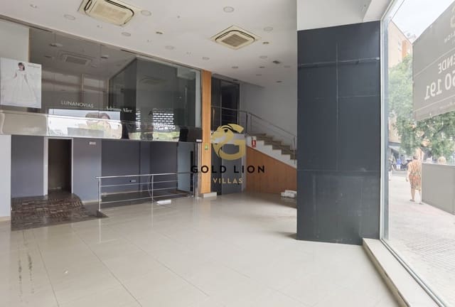 3 bedroom Commercial for sale in Centro Urbano, Dénia - € 280,000 (Ref: 6810332)