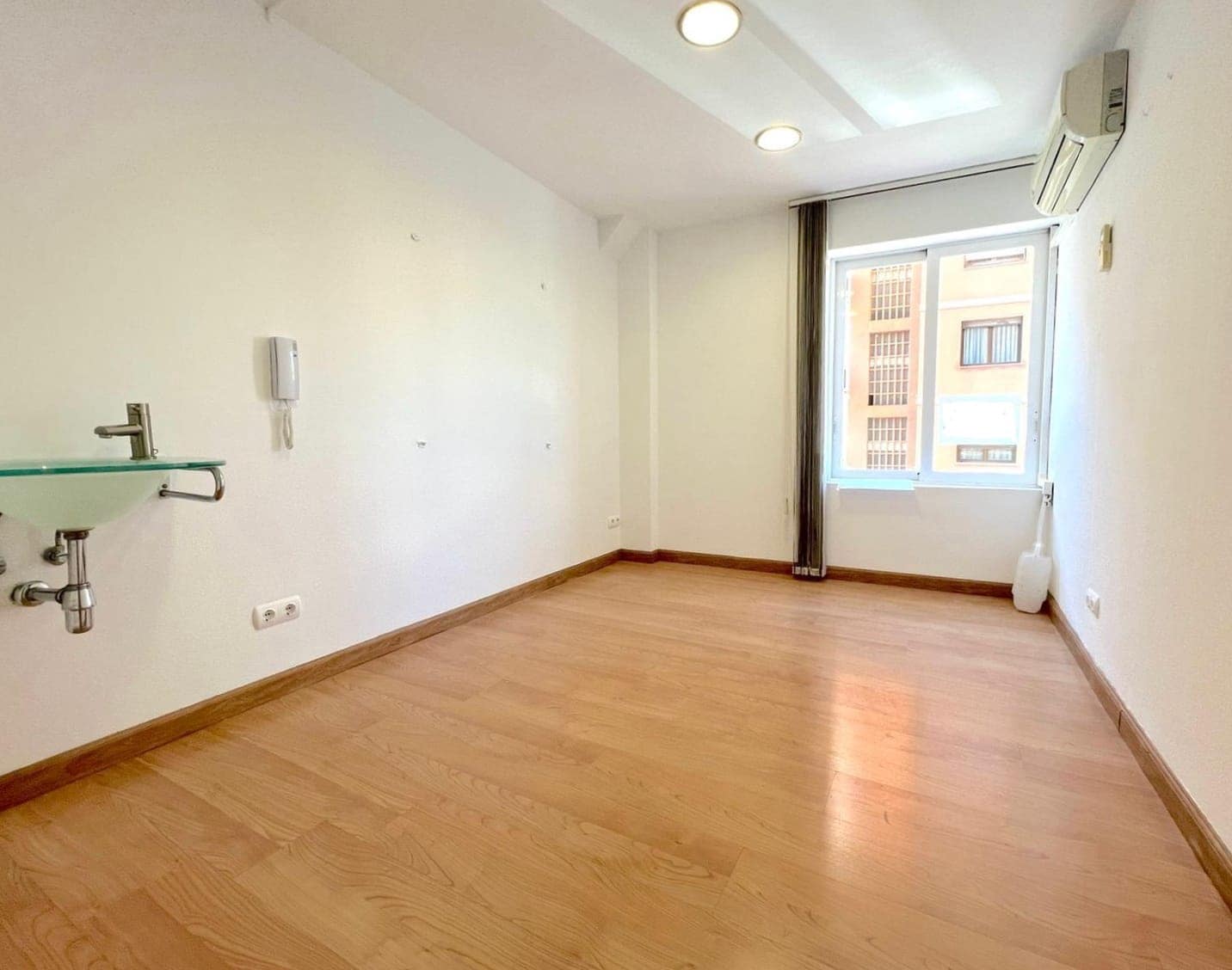 5 Zimmer Gewerbe zu vermieten in Denia - 800 € (Ref: 6810353)