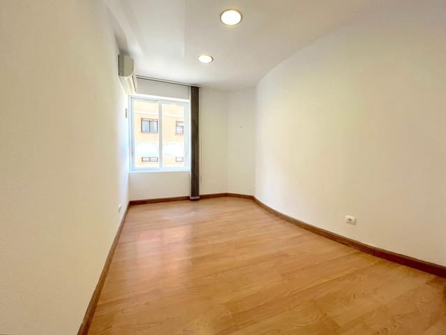 5 makuuhuone Kaupallinen vuokrattavana paikassa Centro Urbano, Dénia - 800 € (Ref: 6810353)
