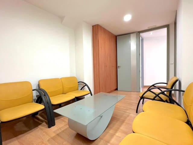 5 makuuhuone Kaupallinen vuokrattavana paikassa Centro Urbano, Dénia - 800 € (Ref: 6810353)