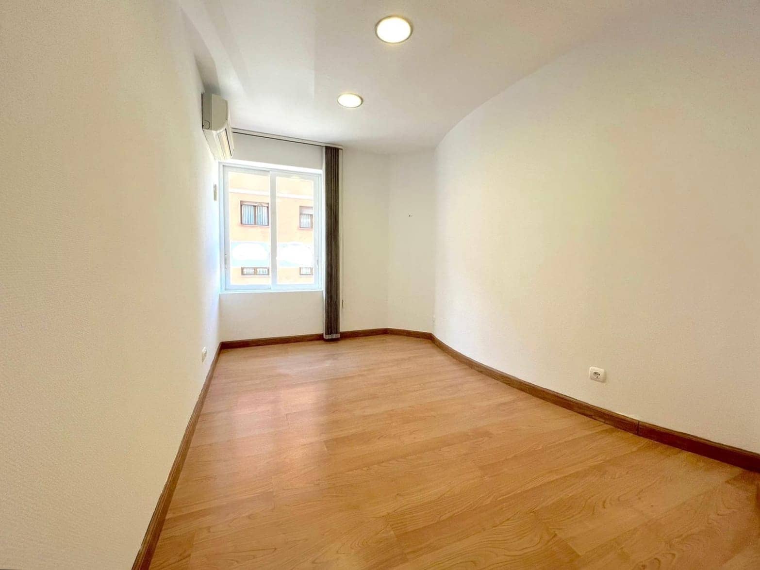 5 Zimmer Gewerbe zu vermieten in Denia - 800 € (Ref: 6810353)