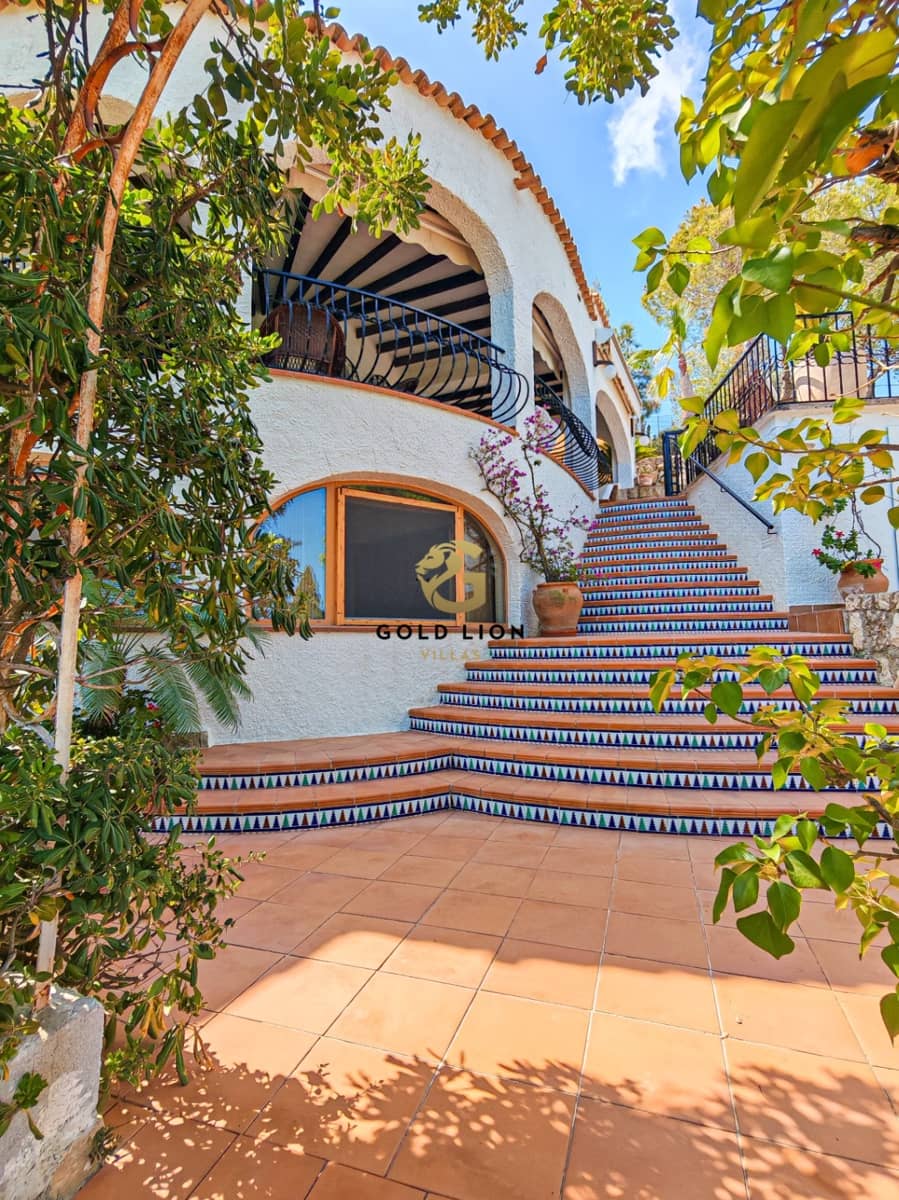 7 bedroom Villa for sale in Denia with pool garage - € 1,650,000 (Ref: 8481405)
