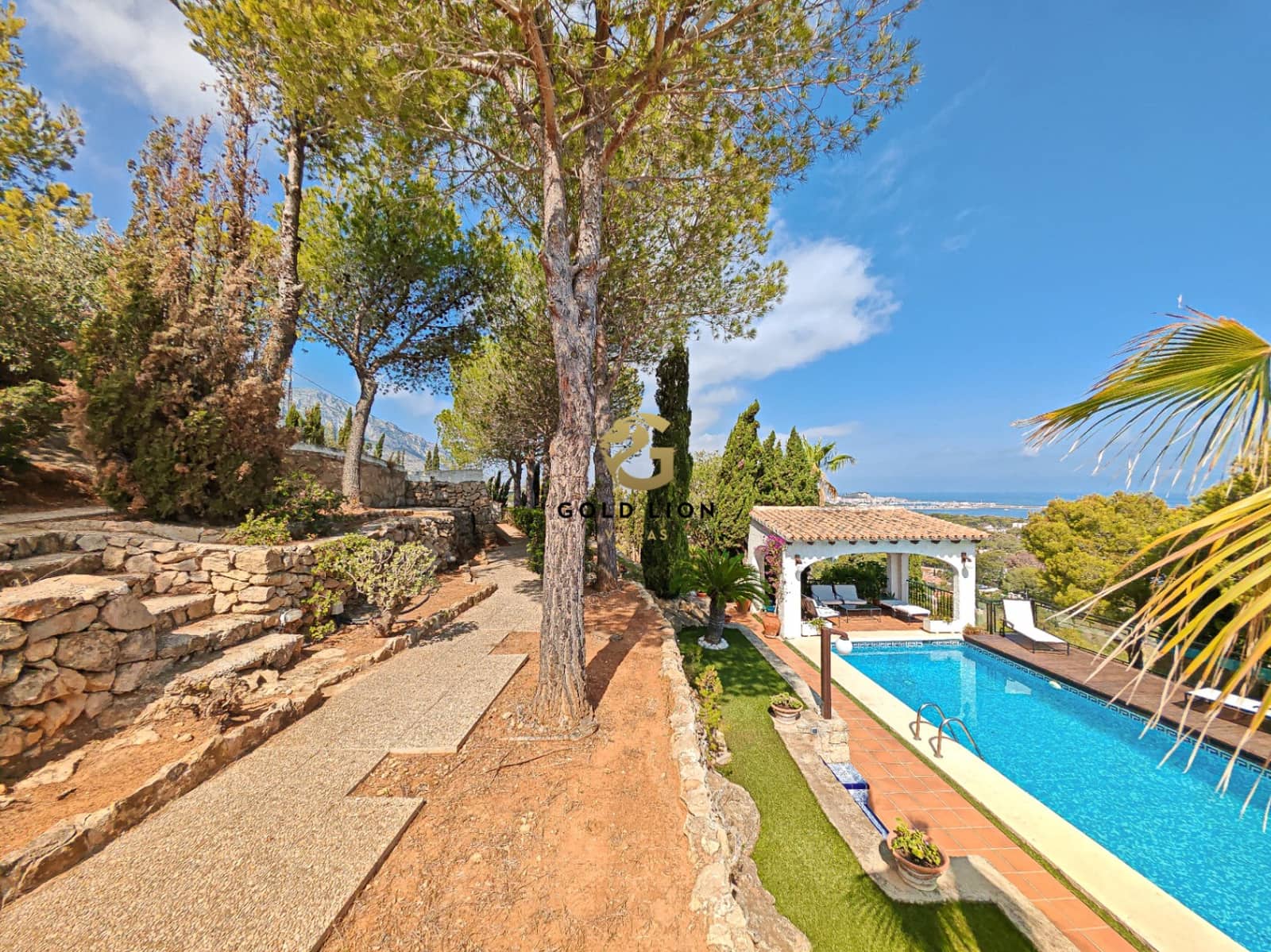 7 bedroom Villa for sale in Denia with pool garage - € 1,650,000 (Ref: 8481405)