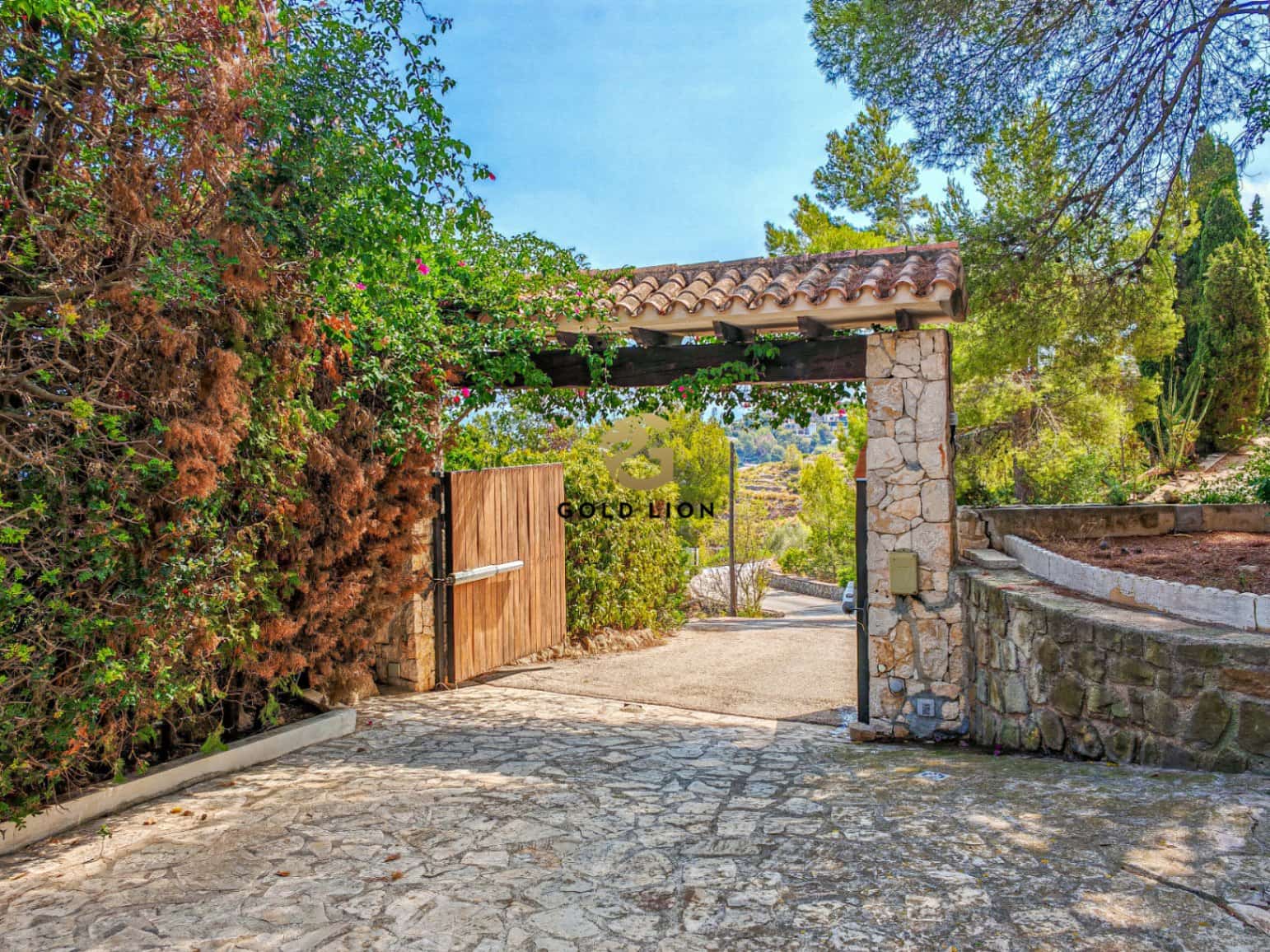 7 bedroom Villa for sale in Denia with pool garage - € 1,650,000 (Ref: 8481405)