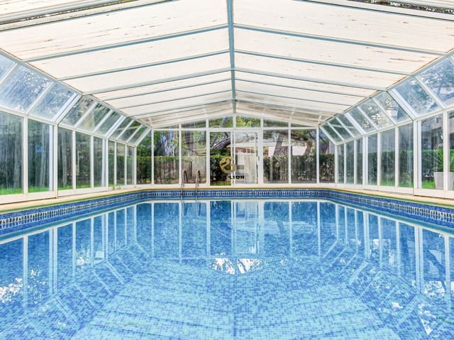 6 bedroom Villa for sale in Las Rotas / Les Rotes, Dénia with garage - € 1,850,000 (Ref: 8700653)