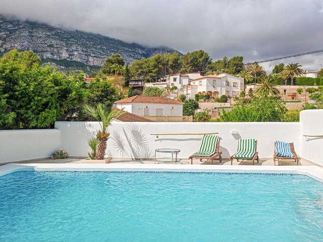 5 Zimmer Villa zu verkaufen in El Montgó, Dénia mit Pool Garage - 725.000 € (Ref: 8969743)