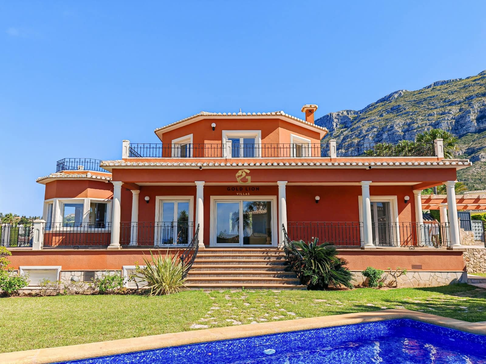 4 soveværelse Villa til salg i Denia med swimmingpool garage - € 1.090.000 (Ref: 9084753)