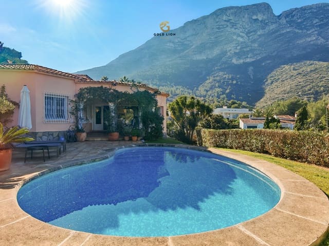 2 soveværelse Villa til salg i El Montgó, Dénia med swimmingpool garage - € 680.000 (Ref: 9517972)