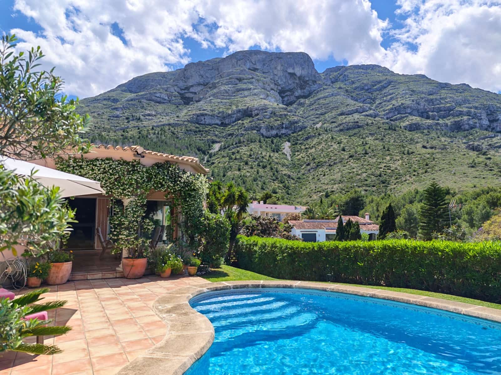 2 bedroom Villa for sale in Denia with pool garage - € 680,000 (Ref: 9517972)