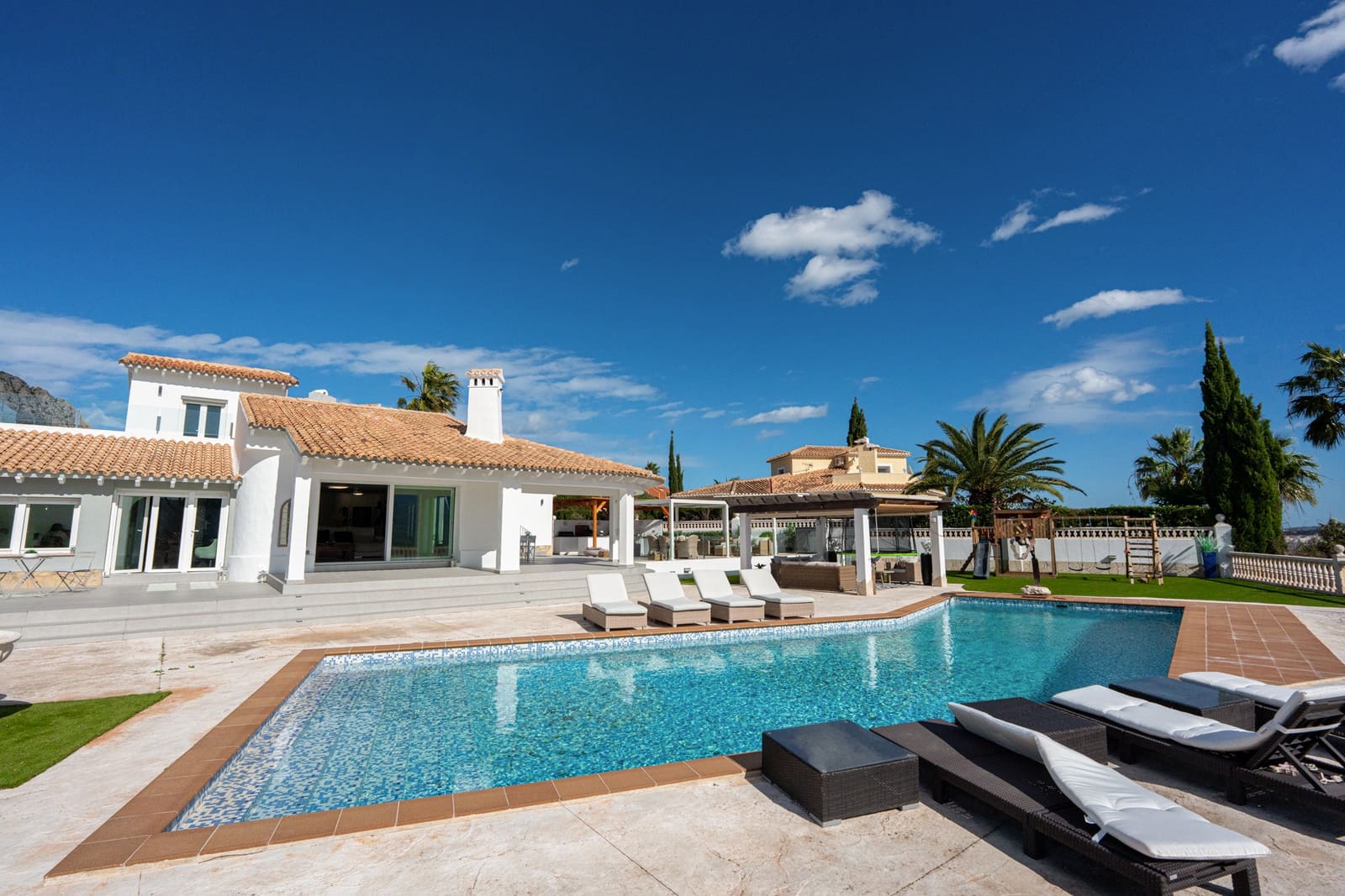 3 soveværelse Villa til salg i Denia med swimmingpool garage - € 1.495.000 (Ref: 9592199)