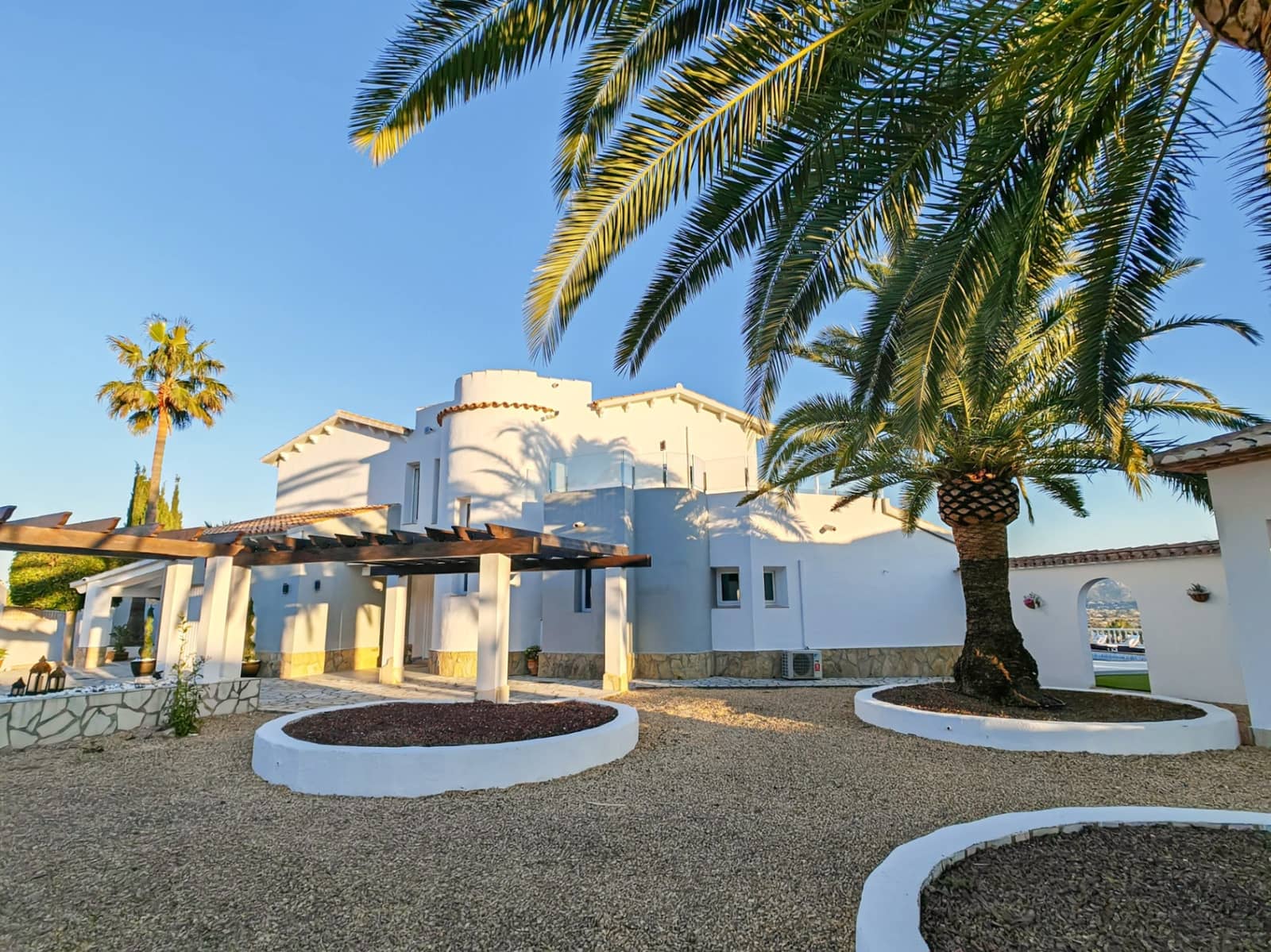 3 bedroom Villa for sale in Denia with pool garage - € 1,495,000 (Ref: 9592199)