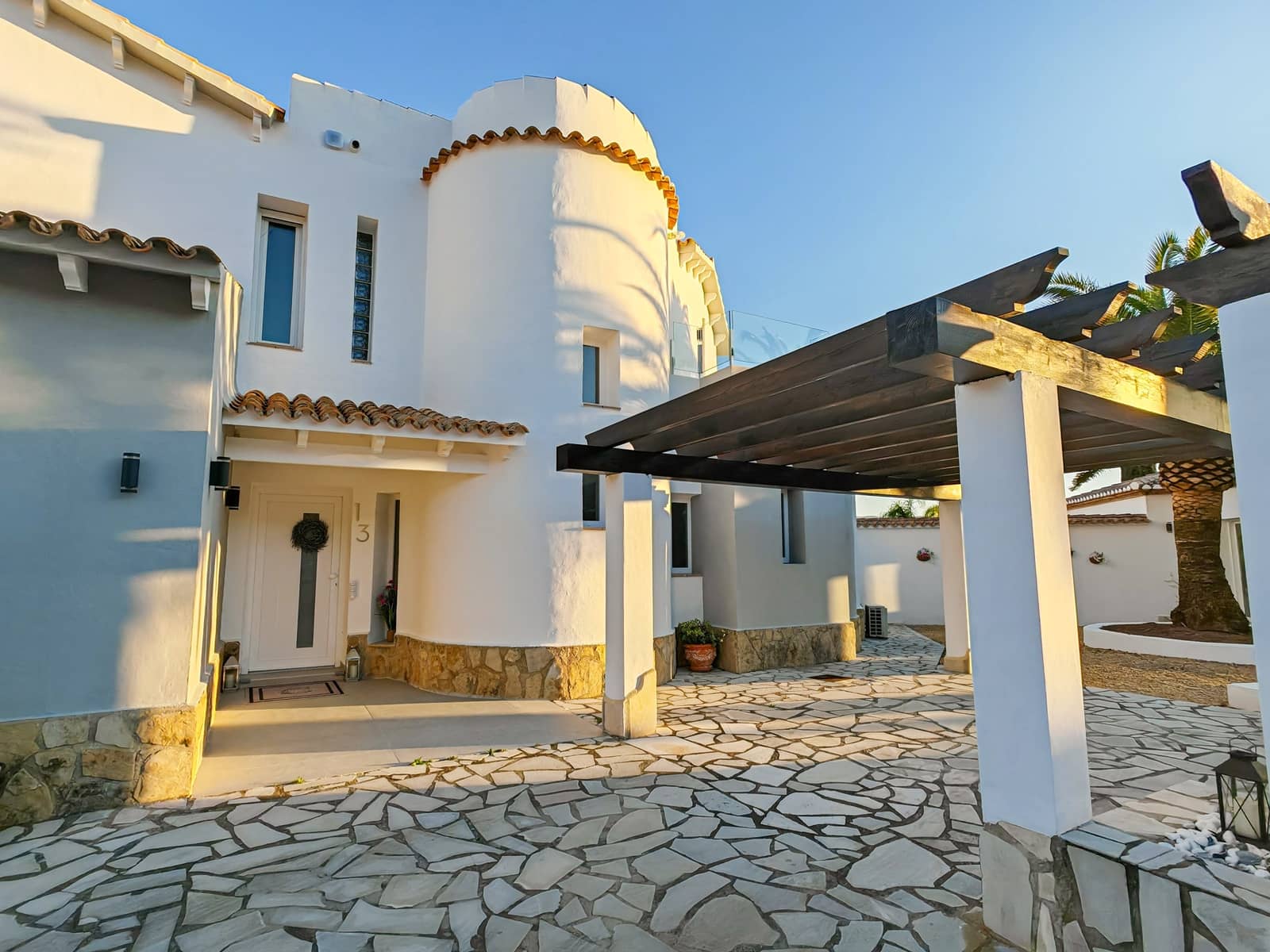 3 bedroom Villa for sale in Denia with pool garage - € 1,495,000 (Ref: 9592199)