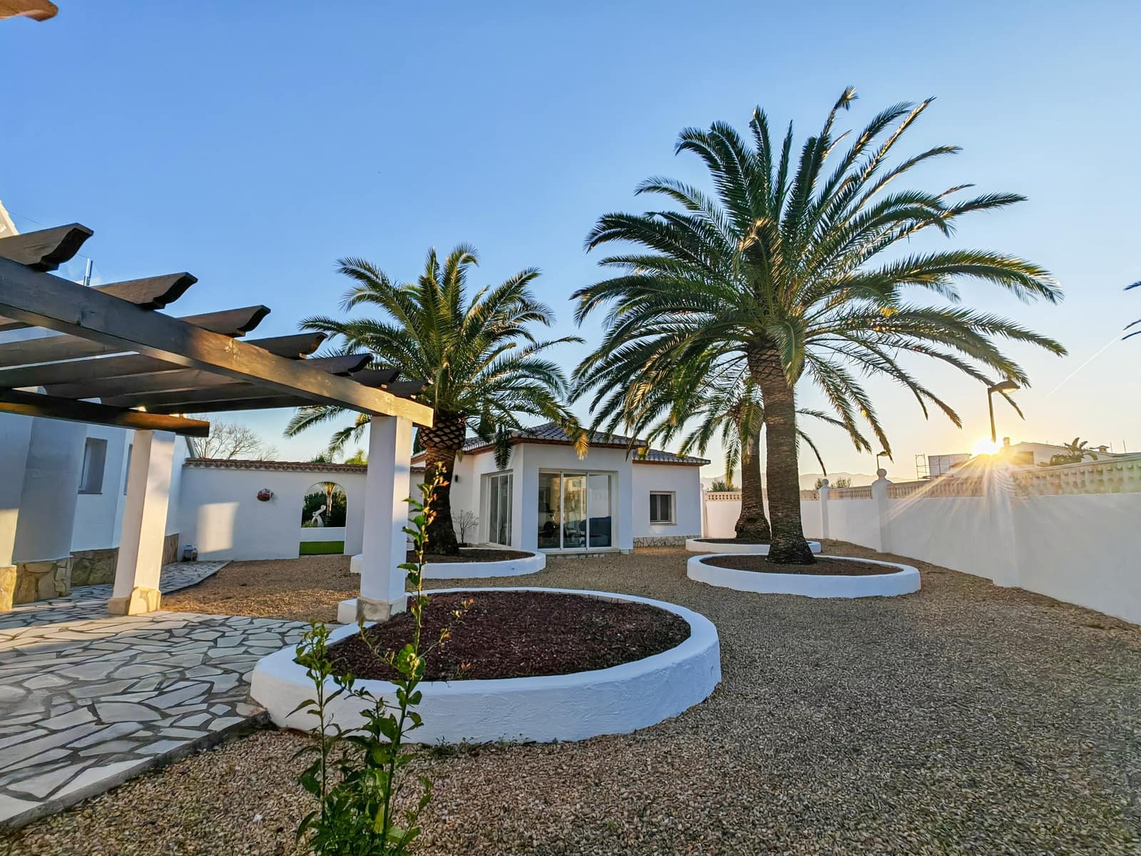 3 bedroom Villa for sale in Denia with pool garage - € 1,495,000 (Ref: 9592199)