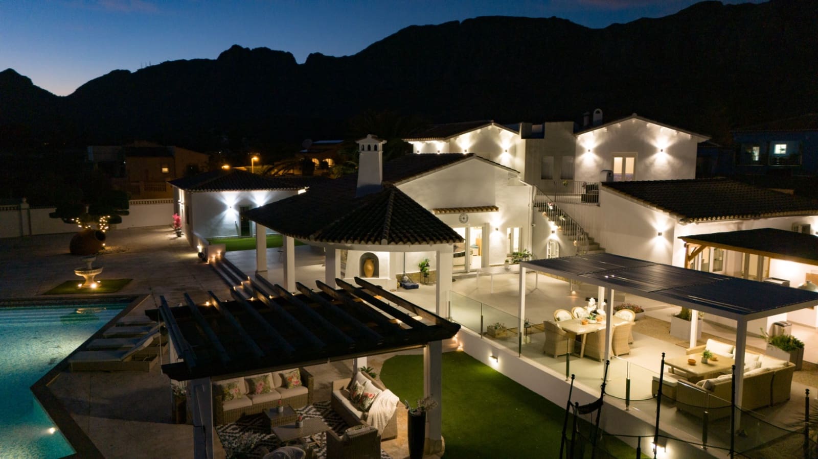 3 bedroom Villa for sale in Denia with pool garage - € 1,495,000 (Ref: 9592199)