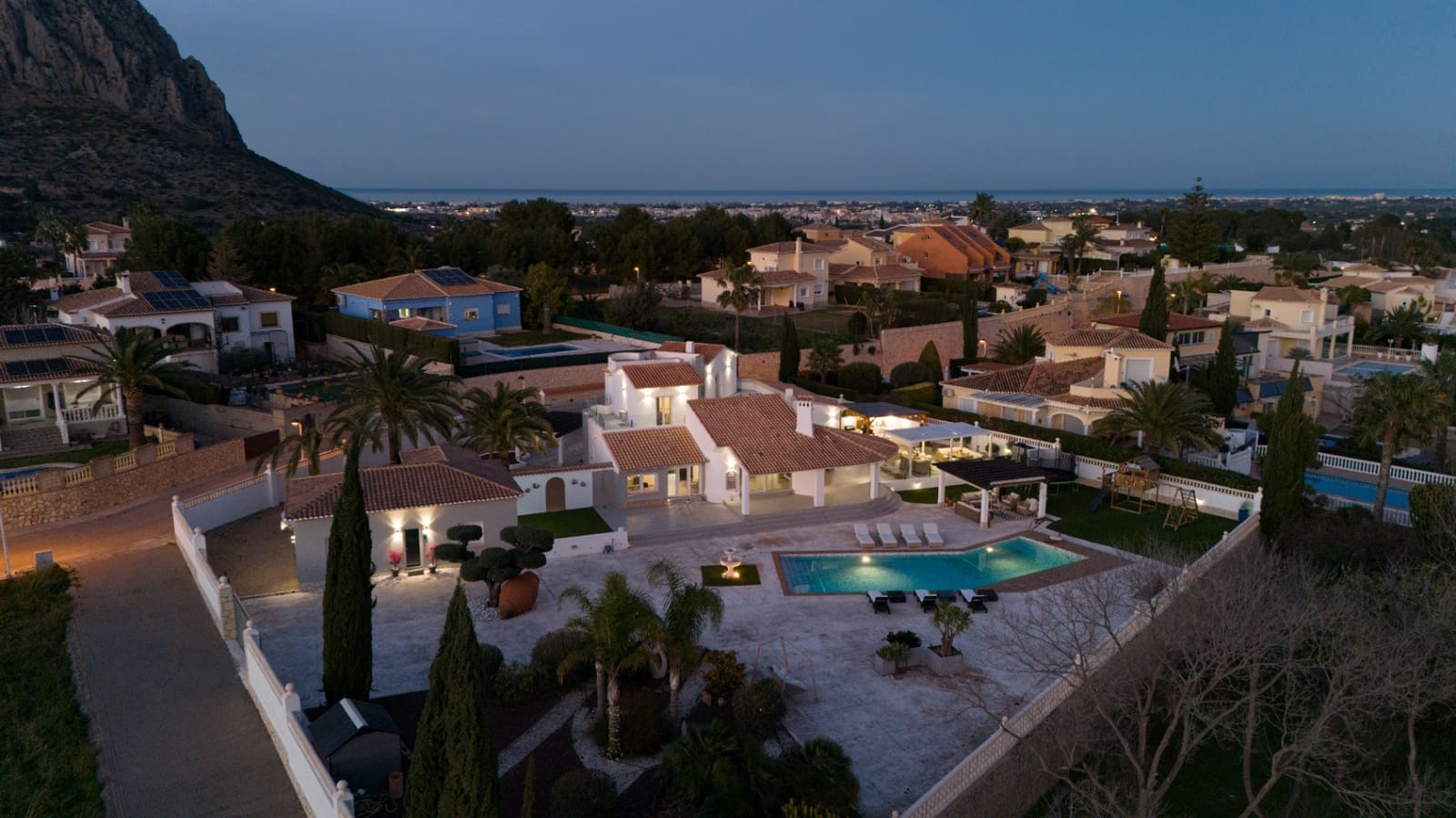 3 bedroom Villa for sale in Denia with pool garage - € 1,495,000 (Ref: 9592199)