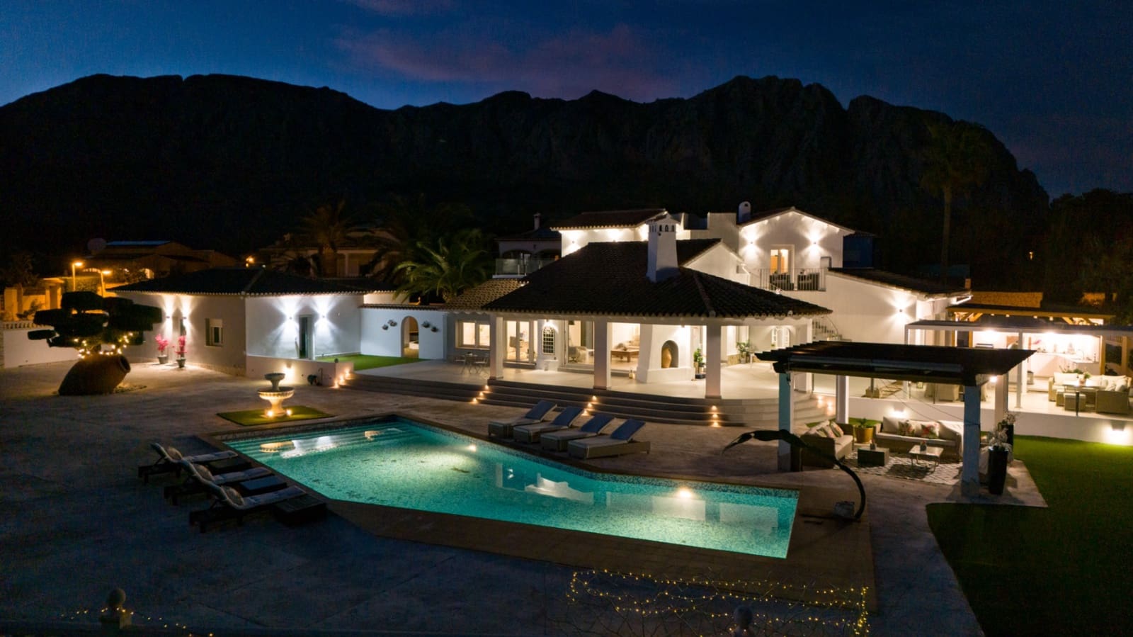 3 bedroom Villa for sale in Denia with pool garage - € 1,495,000 (Ref: 9592199)