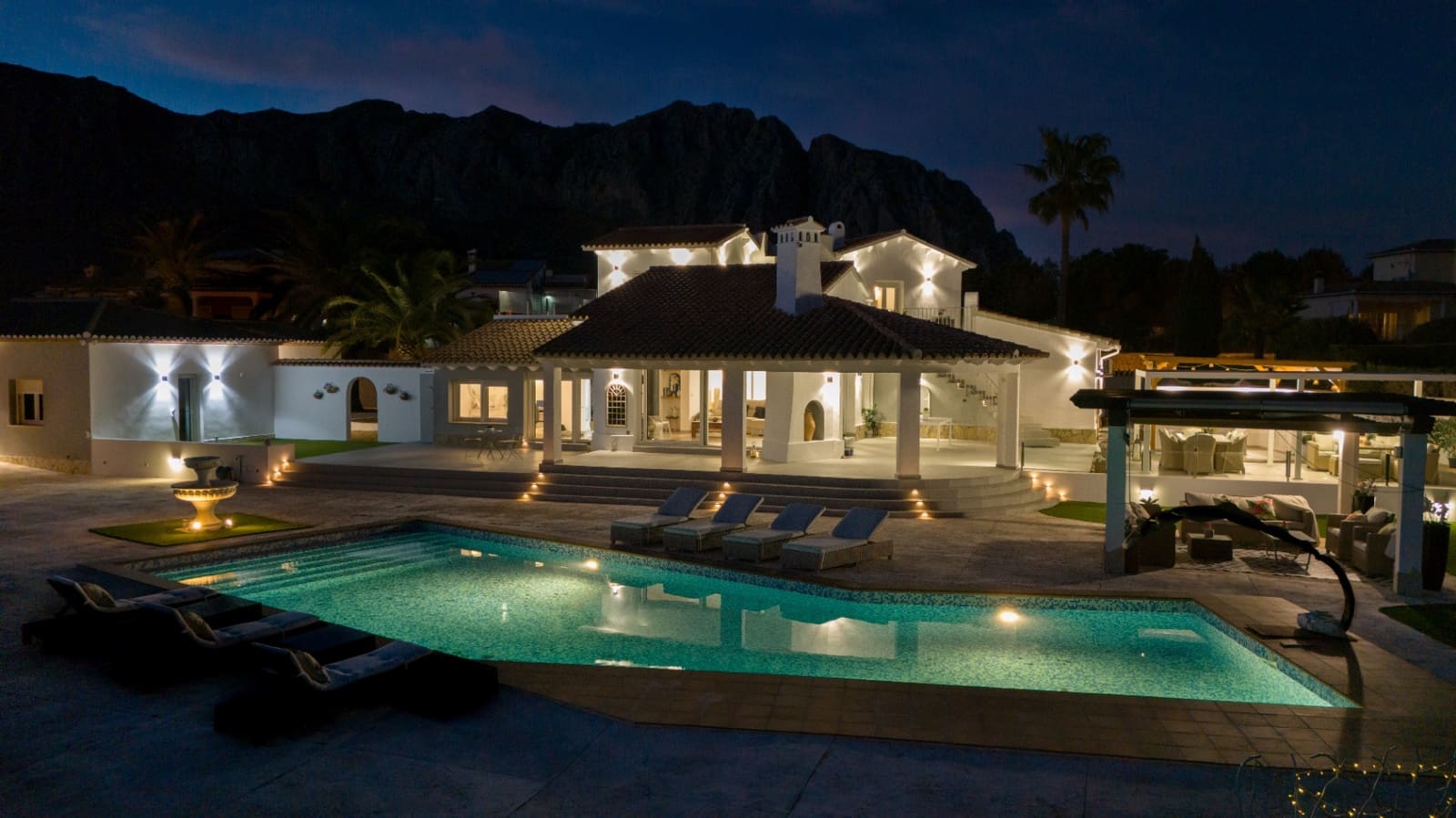 3 bedroom Villa for sale in Denia with pool garage - € 1,495,000 (Ref: 9592199)