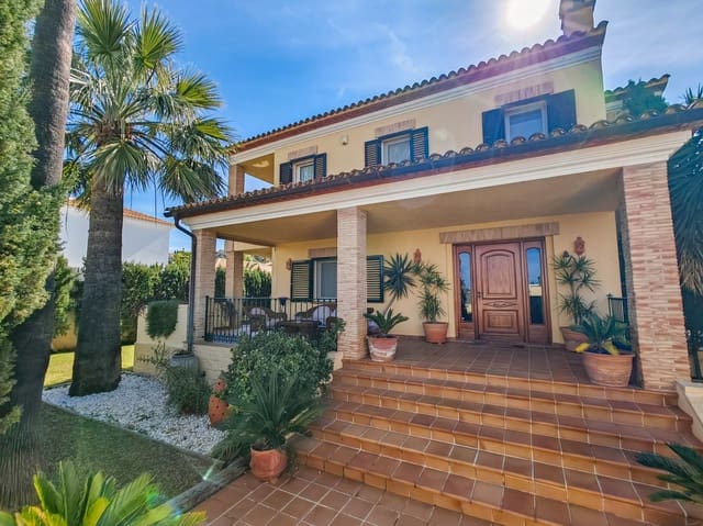 Chalet de 5 habitaciones en La Pedrera - Vessanes, Dénia en venta con piscina garaje - 925.000 € (Ref: 9624221)