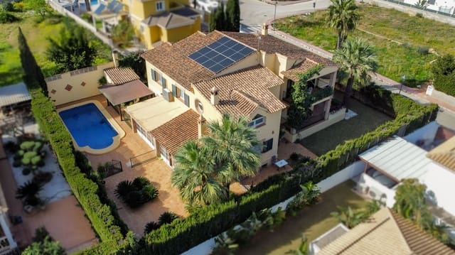 Chalet de 5 habitaciones en La Pedrera - Vessanes, Dénia en venta con piscina garaje - 925.000 € (Ref: 9624221)