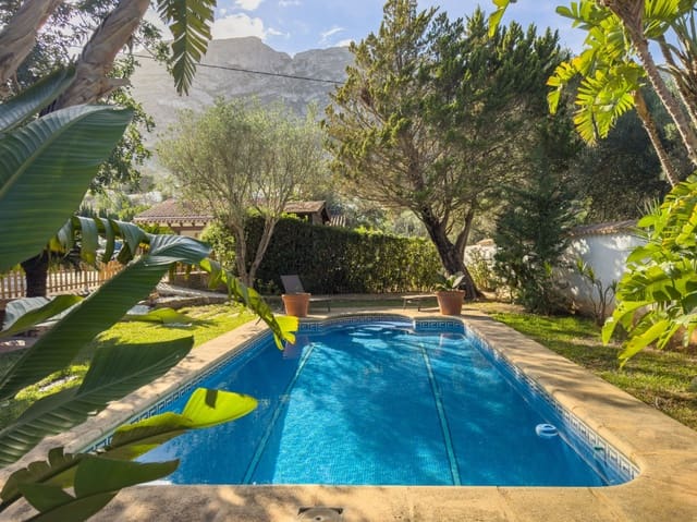 3 bedroom Villa for sale in El Montgó, Dénia with pool garage - € 546,000 (Ref: 9720452)