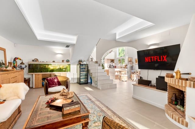 Chalet de 3 habitaciones en El Montgó, Dénia en venta con piscina garaje - 960.000 € (Ref: 9758145)