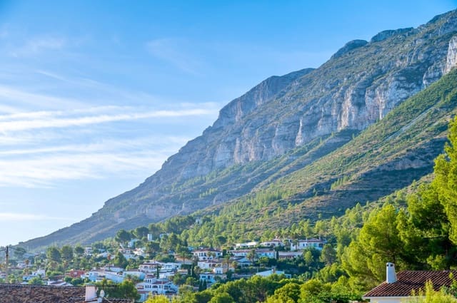 Chalet de 3 habitaciones en El Montgó, Dénia en venta con piscina garaje - 960.000 € (Ref: 9758145)