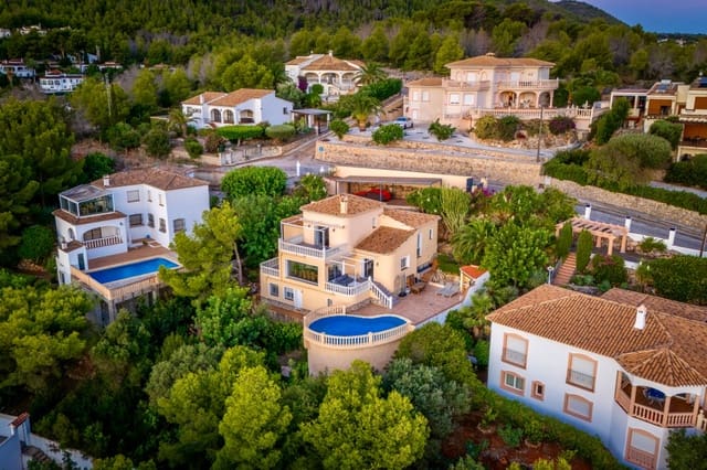 Chalet de 3 habitaciones en El Montgó, Dénia en venta con piscina garaje - 960.000 € (Ref: 9758145)