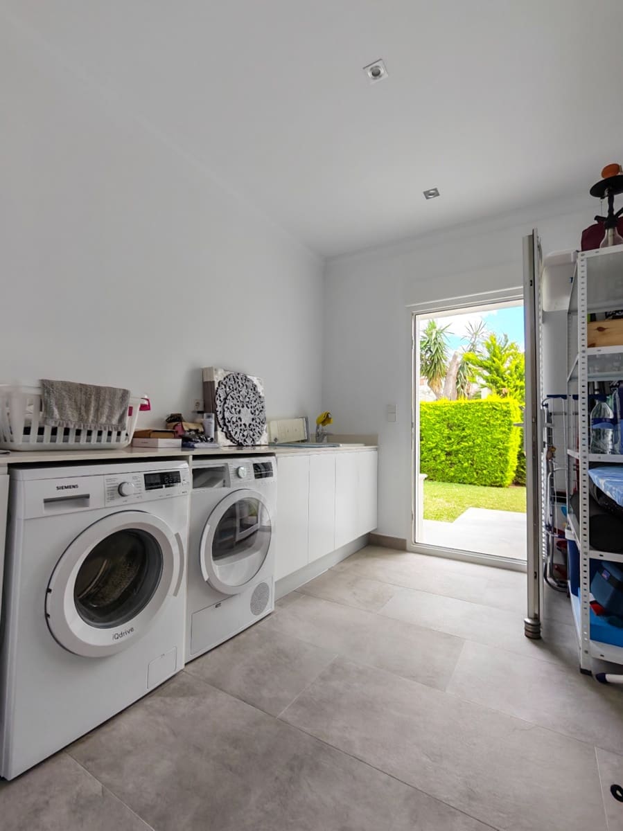 4 bedroom Villa for sale in Denia with pool garage - € 995,000 (Ref: 9841859)