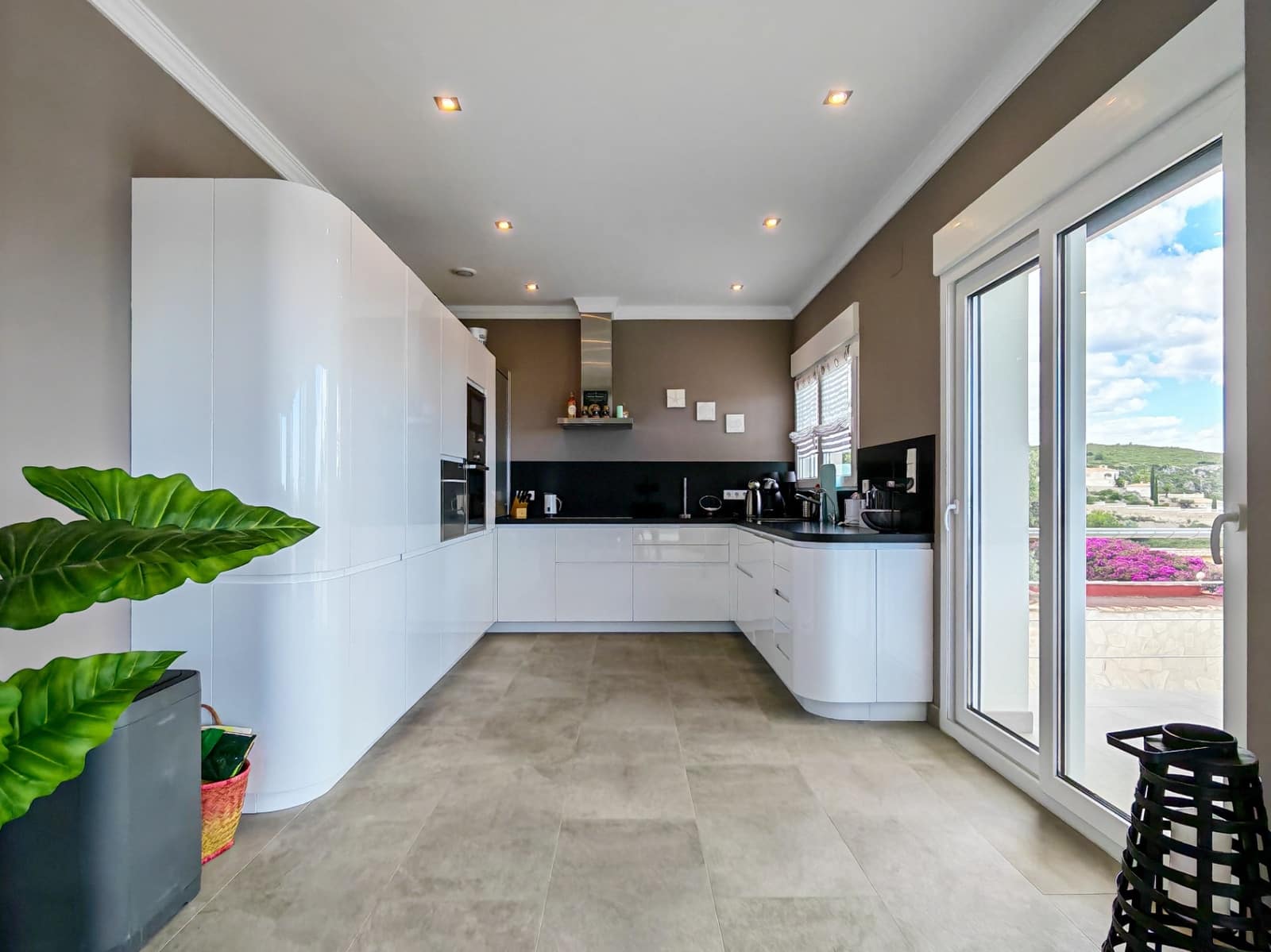 4 bedroom Villa for sale in Denia with pool garage - € 995,000 (Ref: 9841859)