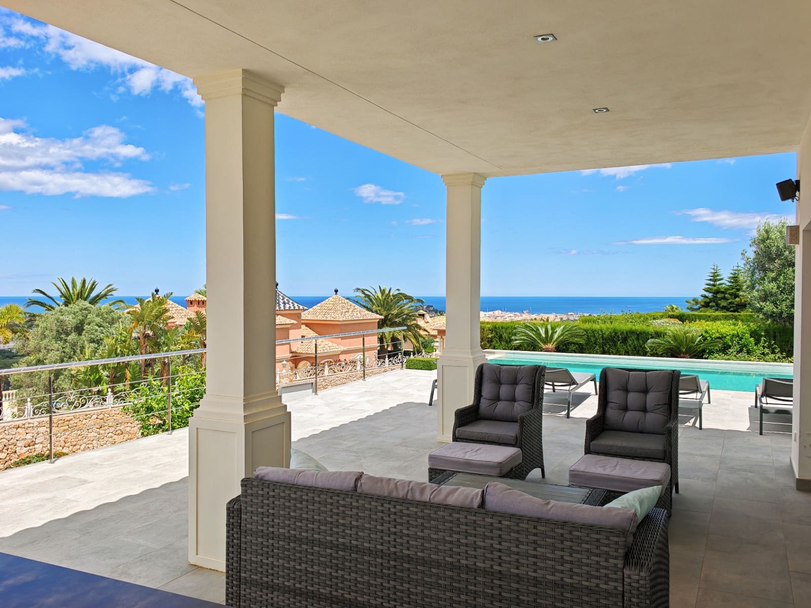 4 bedroom Villa for sale in Denia with pool garage - € 995,000 (Ref: 9841859)