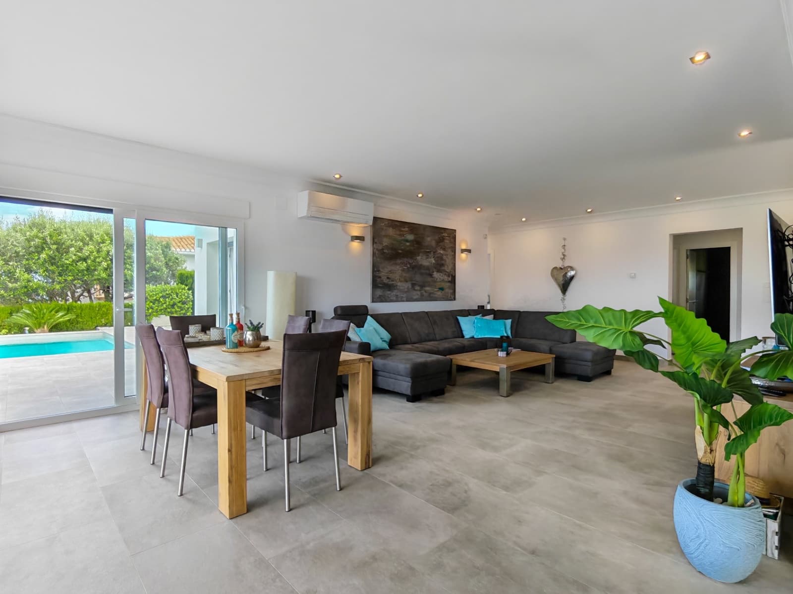 4 bedroom Villa for sale in Denia with pool garage - € 995,000 (Ref: 9841859)