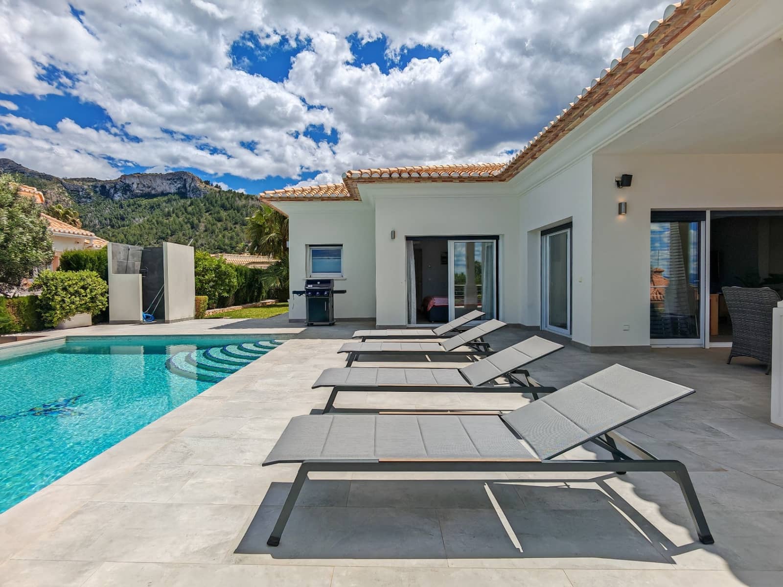 4 bedroom Villa for sale in Denia with pool garage - € 995,000 (Ref: 9841859)