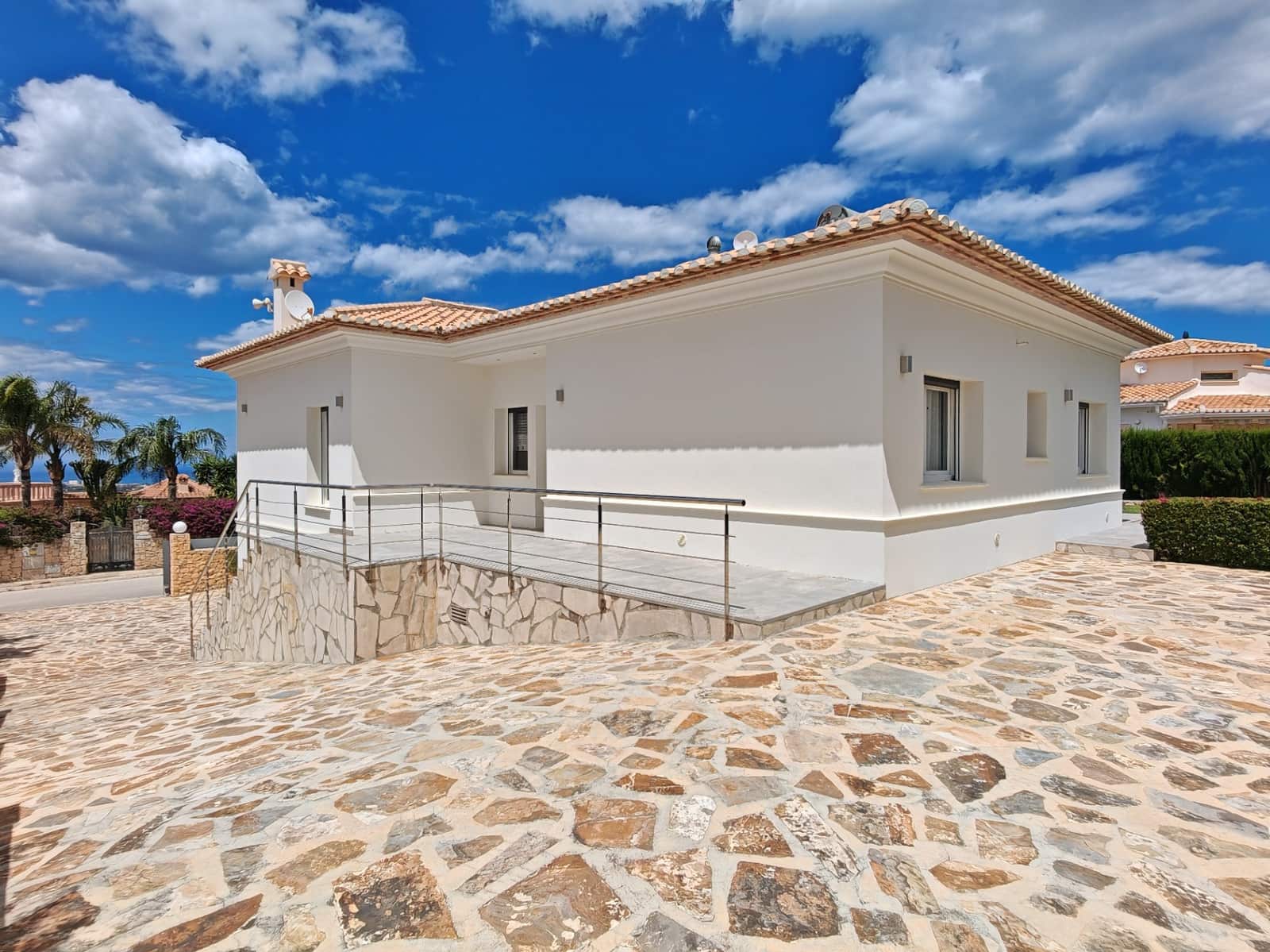 4 bedroom Villa for sale in Denia with pool garage - € 995,000 (Ref: 9841859)