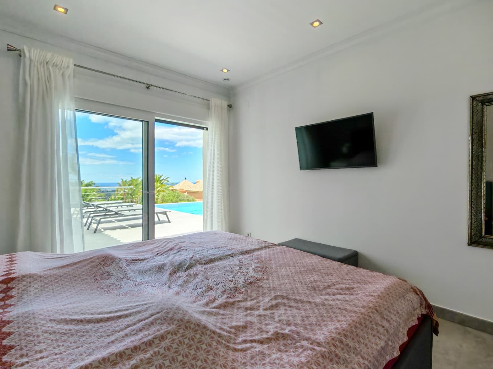 4 bedroom Villa for sale in Denia with pool garage - € 995,000 (Ref: 9841859)