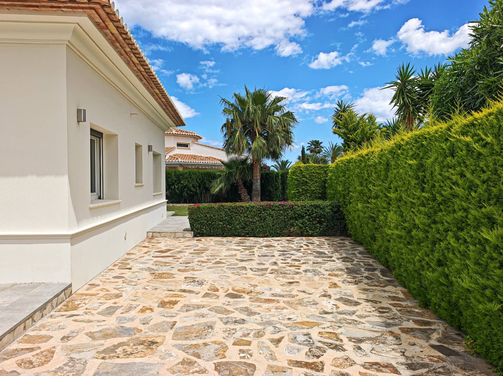4 bedroom Villa for sale in Denia with pool garage - € 995,000 (Ref: 9841859)