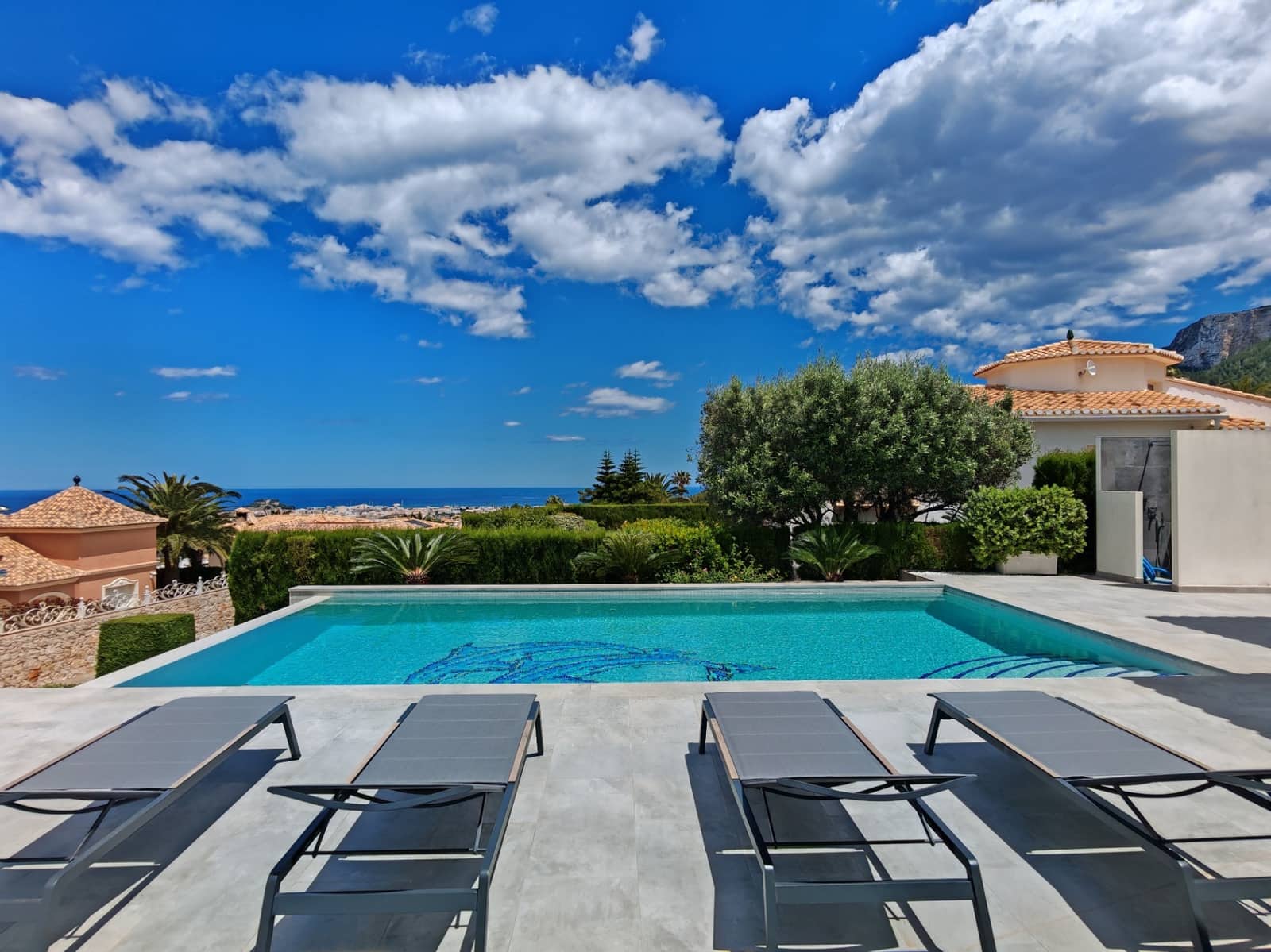 4 bedroom Villa for sale in Denia with pool garage - € 995,000 (Ref: 9841859)